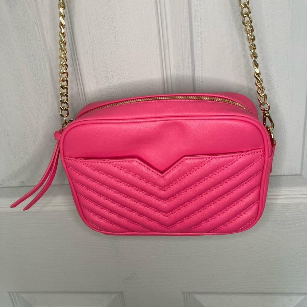 Express shoulder bag in pink. Never used but no tags.